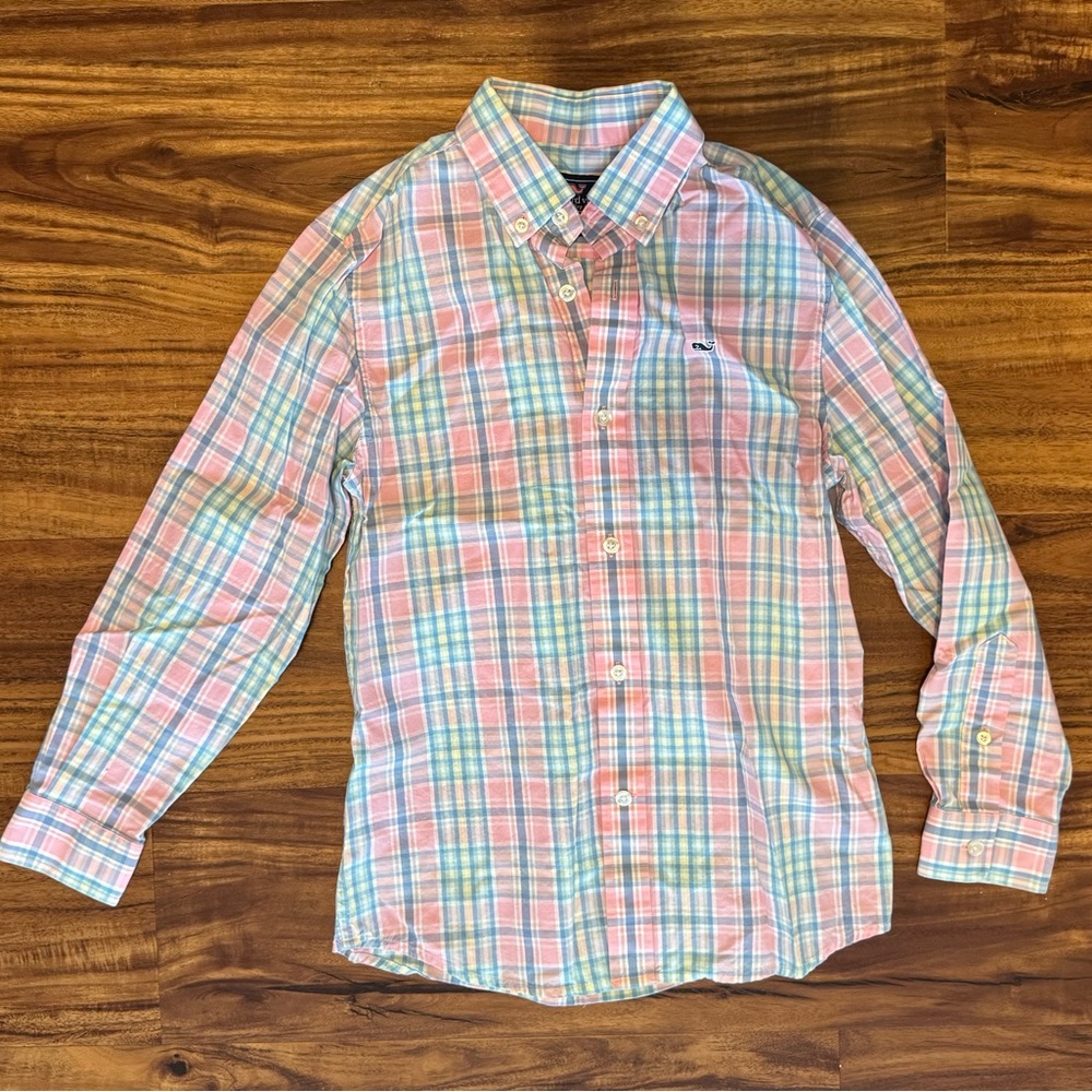 Vineyard Vines size Small (8-10) boys button up long sleeve shirt.